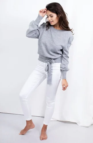 Sweter z dekoltem na plecach szary